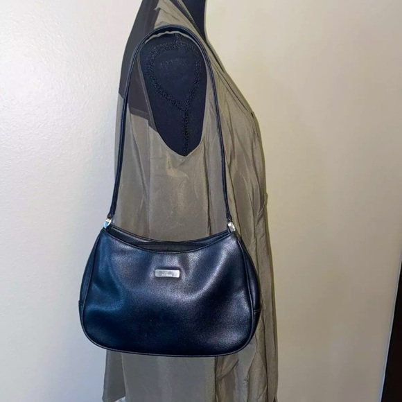 Liz Claiborne Handbags - Liz Claiborne Vintage Y2K Shoulder Bag Purse Classic